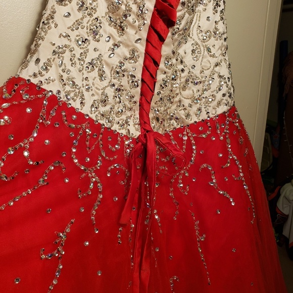 Strapless cream and red sequins gown - Picture 7 of 7